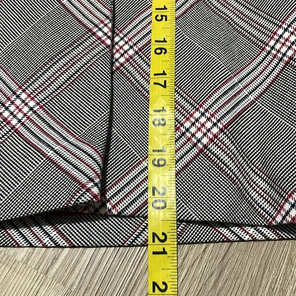 Bar III Zipper Detail Plaid Skirt Black Red Size 4 Lined Classic School girl - Picture 8 of 12